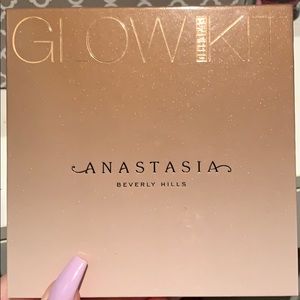 Anastasia Beverly Hills glow kit